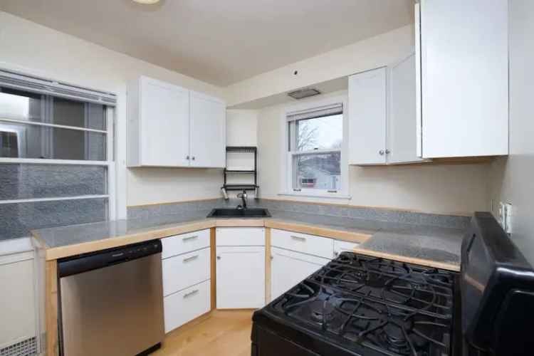 Rent townhouse in Oak Park with two bedrooms and garage