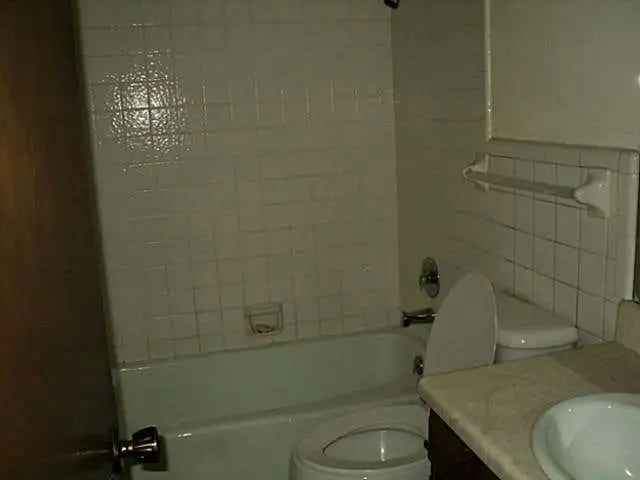 Rent Large House with Master Bedroom and Bath Convenient to Freeway