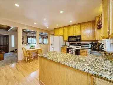 Townhouse for Rent in Upscale Neighborhood Near Tahoe National Forest