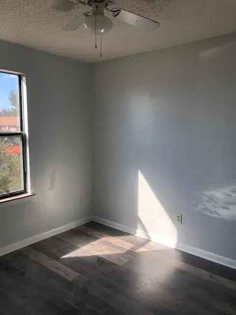 Cozy Apartment for Rent in Orange Park with 2 Bedrooms and 2 Baths