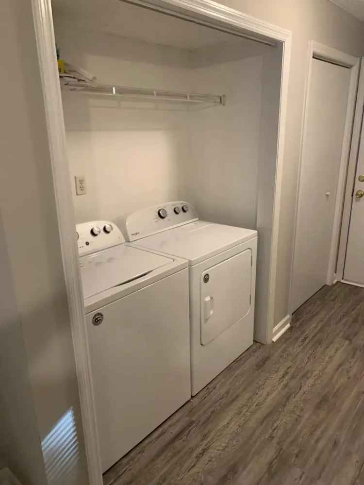 Rent Spacious 2 Bedroom Condo on West Broad Street with Pet Policies