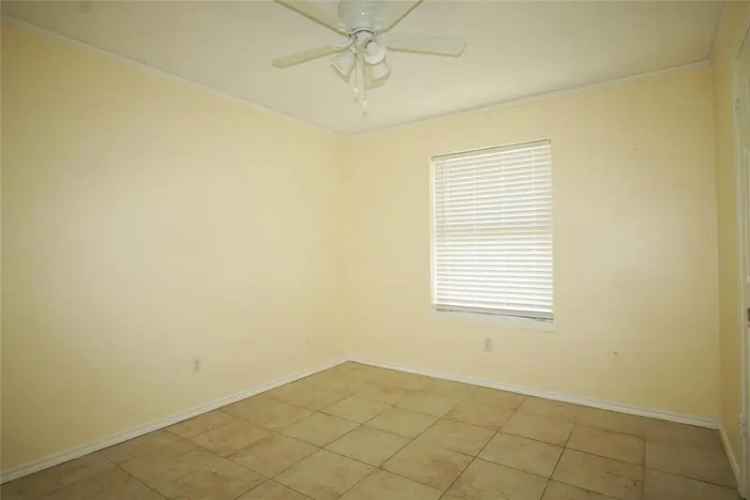 Rent Half Duplex 2 Beds 2 Baths with Washer and Dryer