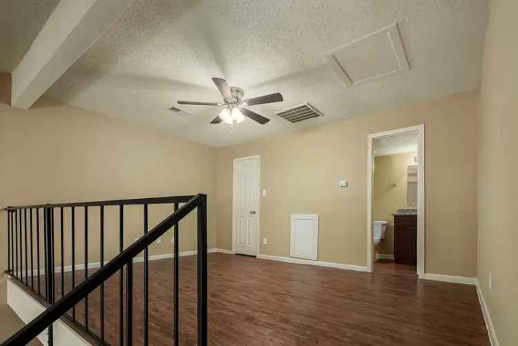 Rent Modern TimberCreek Apartments near Babe Didrikson Zaharias Golf Course