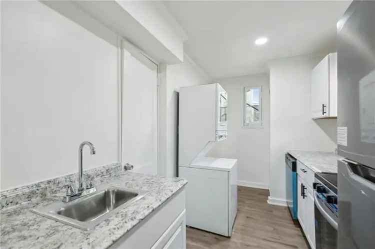 Rent Apartment Unit in Reynoldstown with Renovated Features and Natural Light