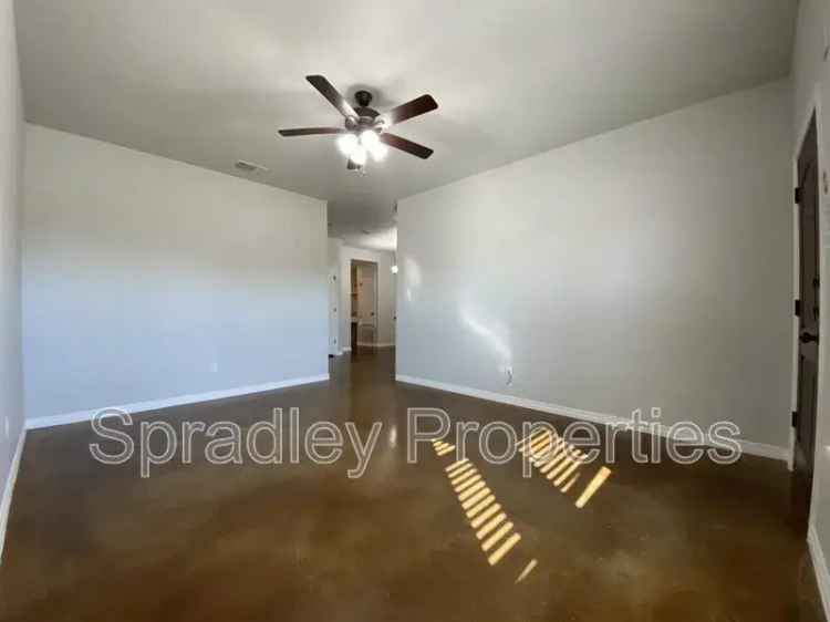 Townhouse for Rent in Troy ISD with 3 Bedrooms and Fenced Backyard