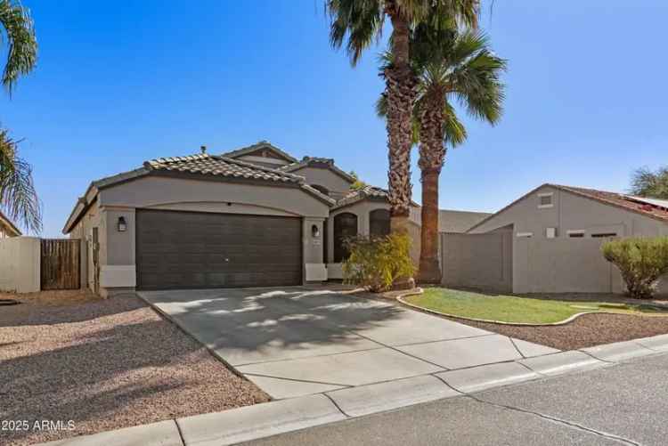 Updated Home with Modern Kitchen and Jacuzzi