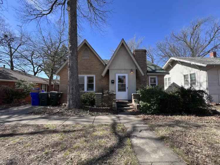 Rent 1930s Home in Central Norman with Appliances and Pet-Friendly Option