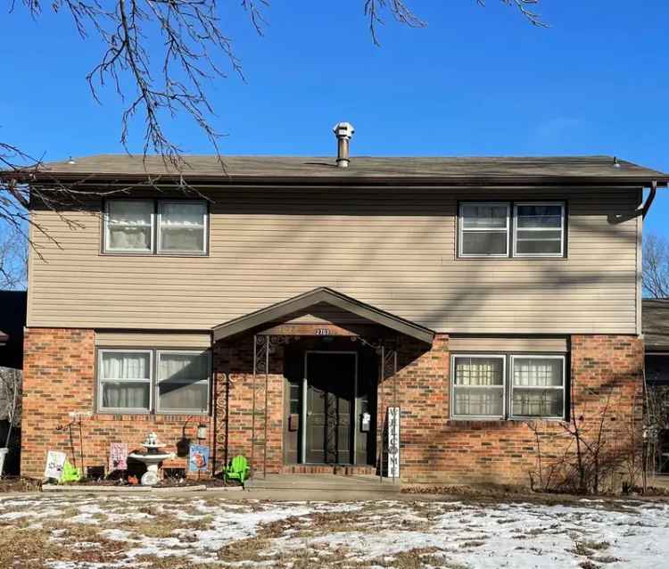 Rent Duplex in Columbia MO with Modern Features and Carport