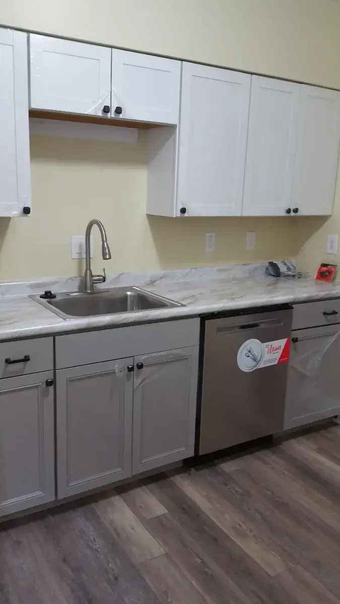 Sublet Apartment Unit in Squirrel Hill with 3 Bedrooms and Newly Remodeled Kitchen