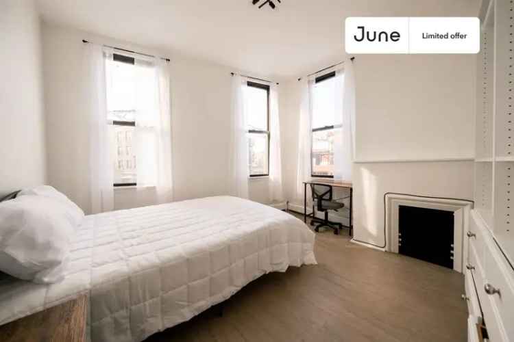 Rent Queen Bedroom in 2 Bedroom Apartment in Bushwick with Convenient Amenities