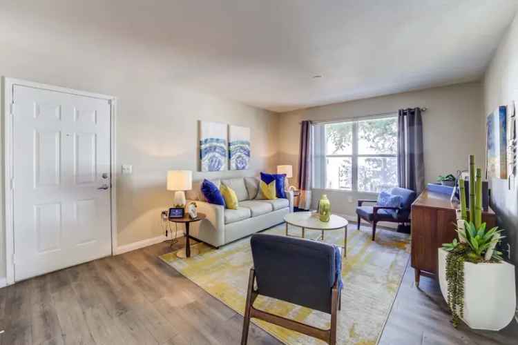 Rent Apartments in Las Vegas with Nearby Dining and Shopping Options