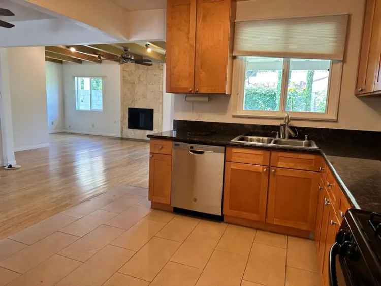 Rent a Beautiful Single Story Home in Tarzana with Modern Features