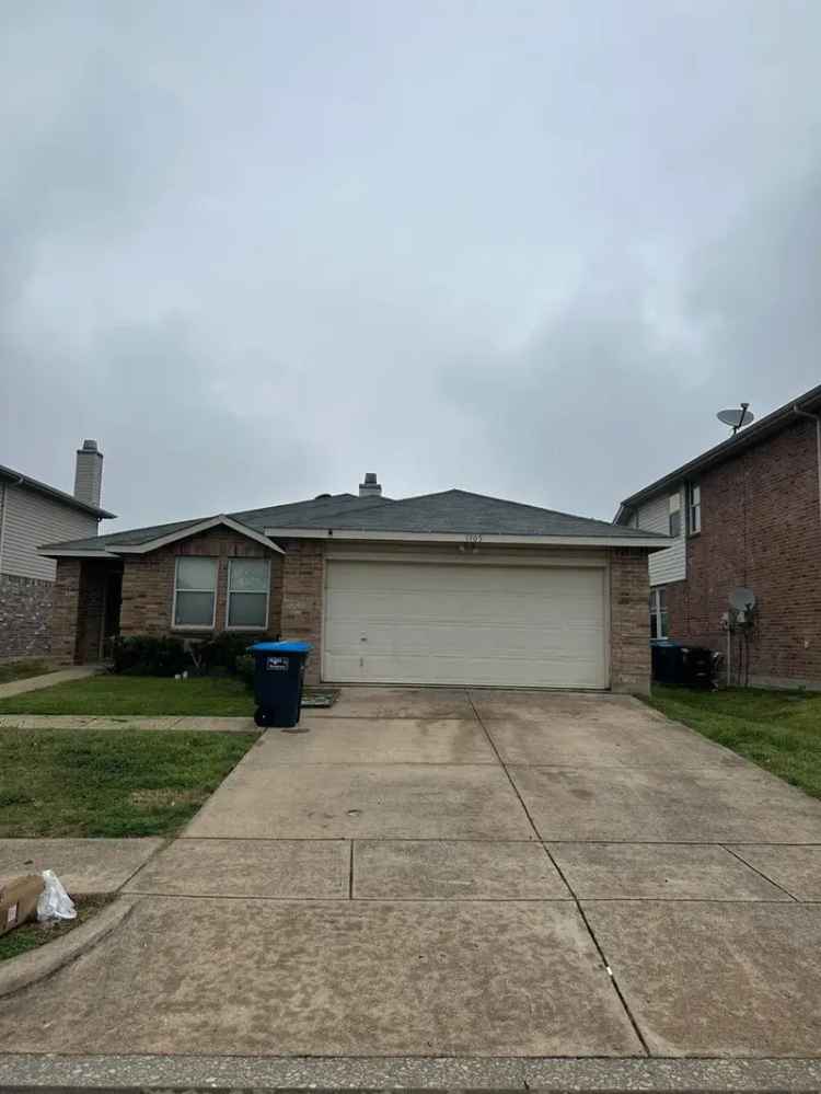 Rent Charming 3 Bedroom Home in Justin TX with Spacious Backyard