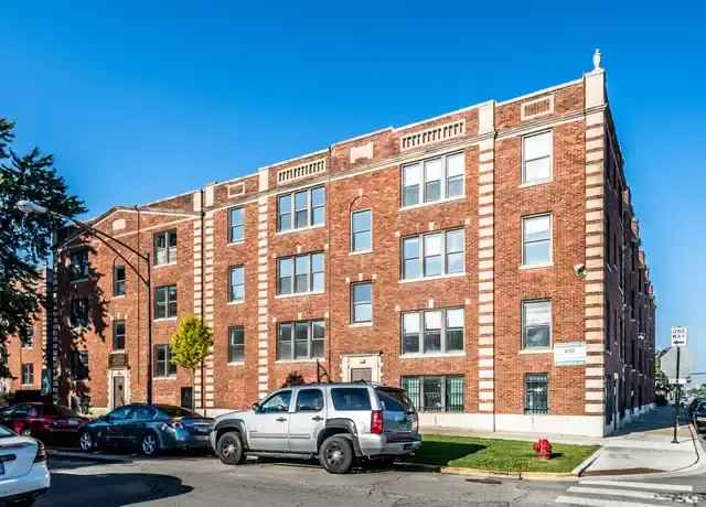 Apartment For Rent in 330-342, North Pine Avenue, Chicago, Illinois