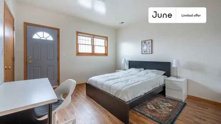 Room for Rent Queen Bedroom Apartment in Humboldt Park with Amenities