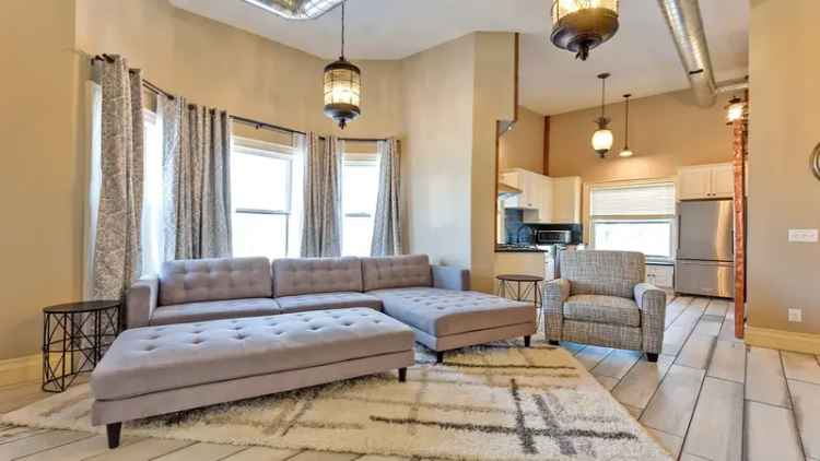 Rent Apartment Unit with Amenities near Downtown Minneapolis