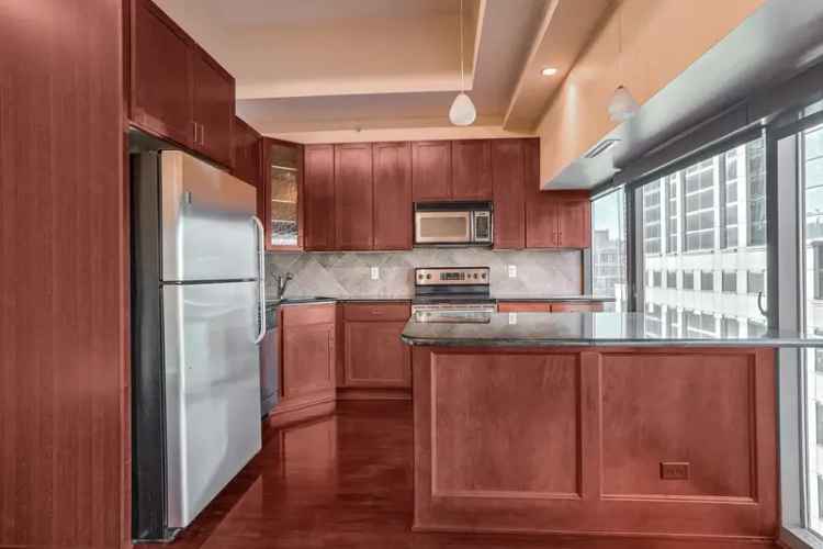 Rent Luxury High Rise Condo in Downtown KCMO with Stunning Views