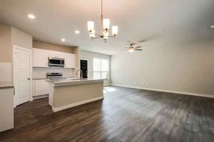 Rent Townhouse in Venus Texas with High End Features