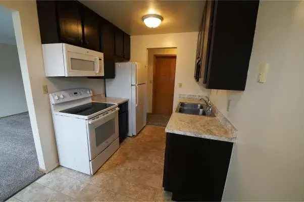 Rent Apartments in West 7th Area with Large Backyard and New Appliances