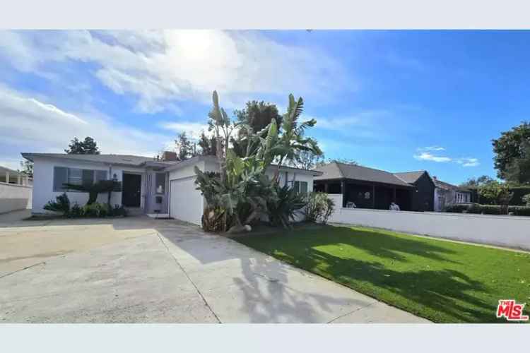 Buy House in Santa Monica with Updated Features and Good Potential