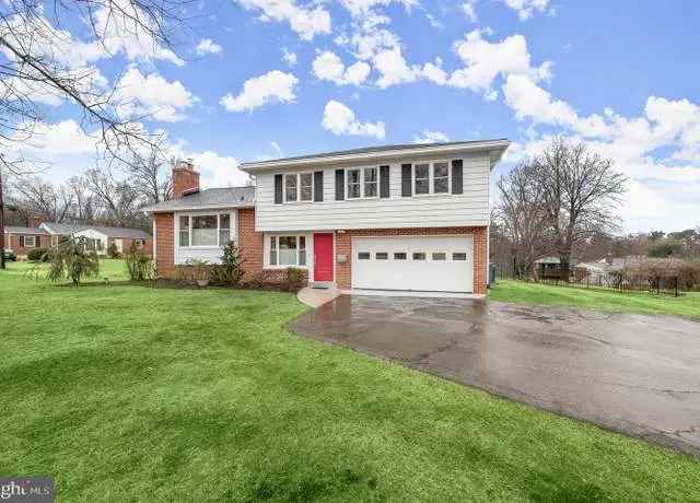 Renovated mid-century modern home for rent in Burnt Mills Knolls