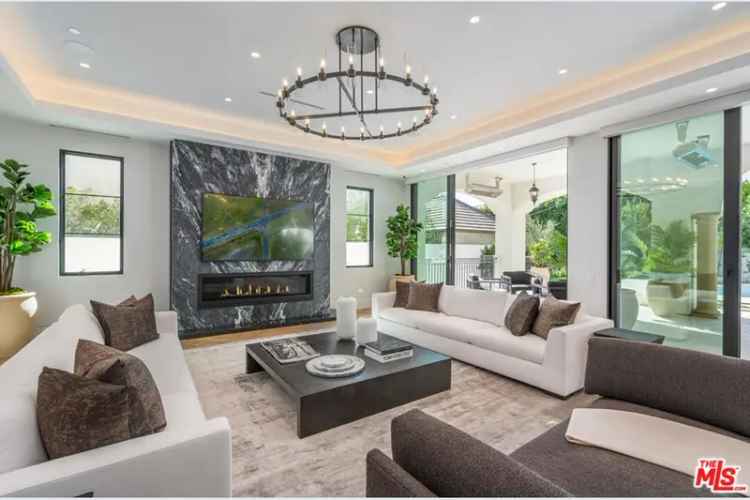 Luxury rent estate in Beverly Hills with 7 bedrooms and pool