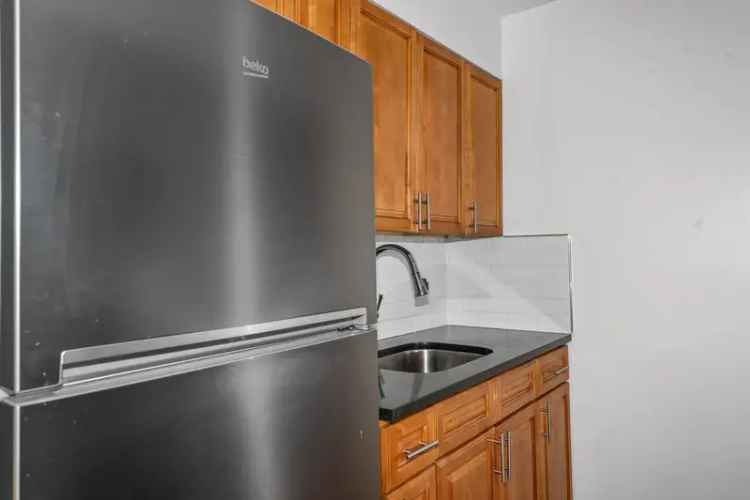 Rent Apartments in The Gardens at Mt Kisco with Beautiful Kitchen