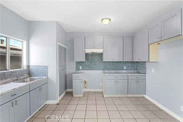 House For Sale in 10406, Avalon Boulevard, Los Angeles, California