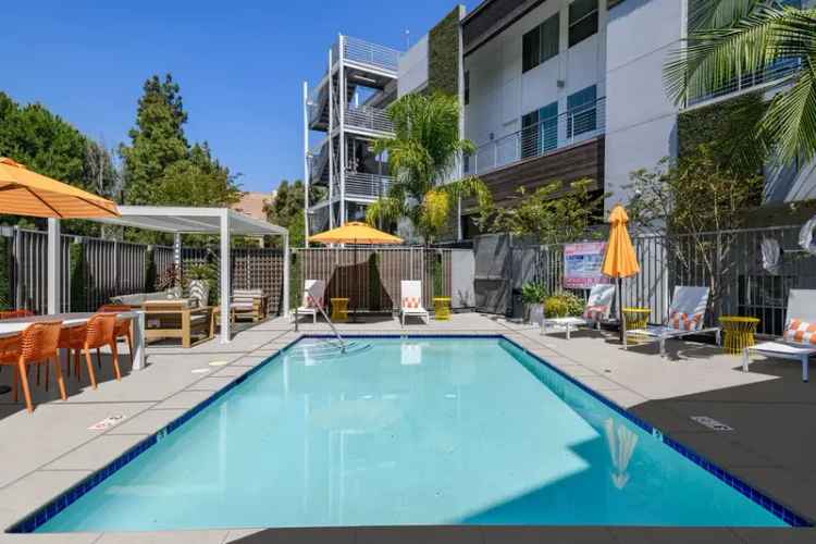 Rent 3 Bedroom 3 Bathroom Townhomes Near USC Campus with Premium Amenities