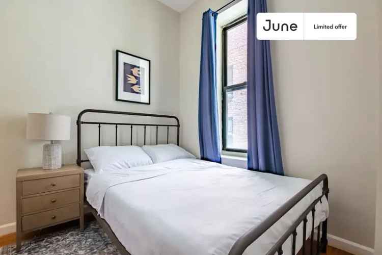 Rent Room in 3 Bedroom Apartment in Upper West Side with Great Amenities