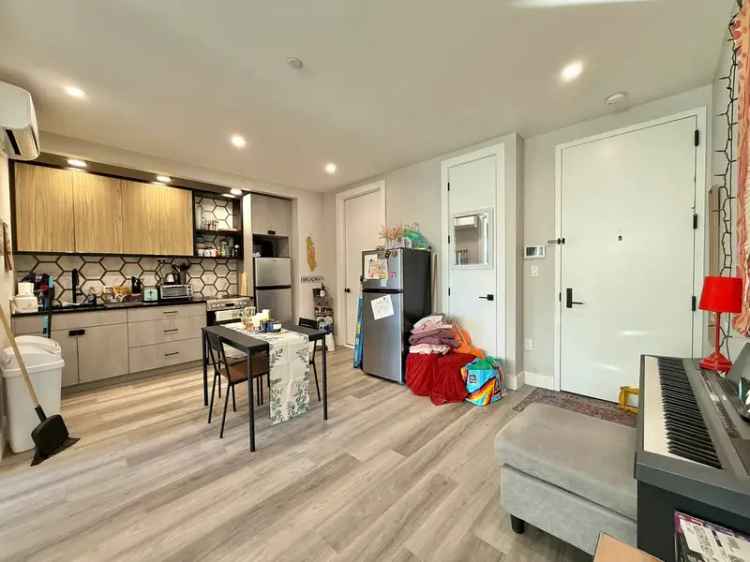 Rent Modern Apartment with Balcony in Brooklyn