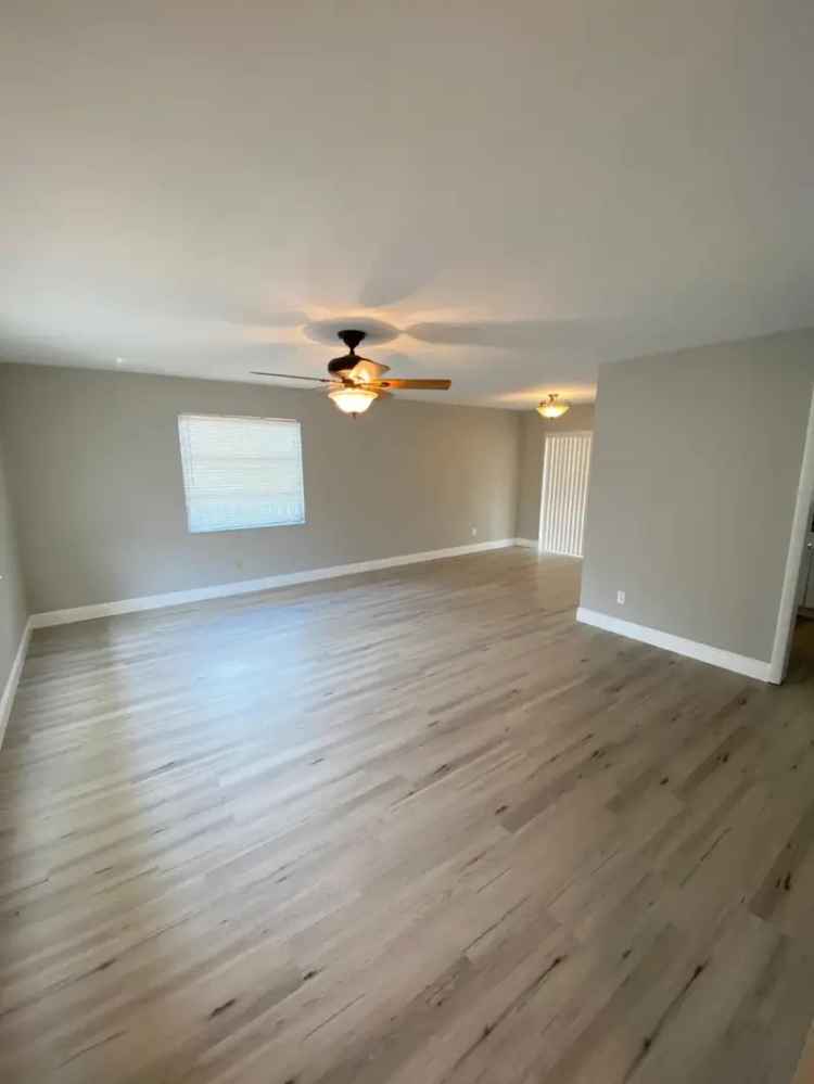 Rent Apartment Unit in Bellaire Bluffs with Modern Features