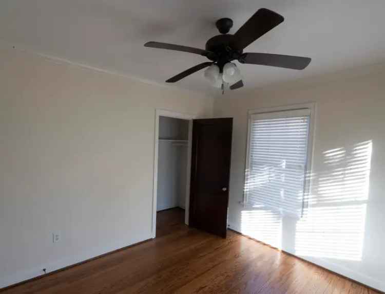 Rent Apartment Unit in McArthur Park Historic District with New Kitchen