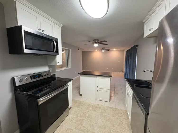 Rent Renovated Condo in Fort Walton Beach with Pool Access