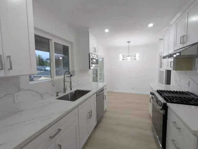 Rent Modern Apartment Unit with 2 Bedrooms and Den in Cupertino