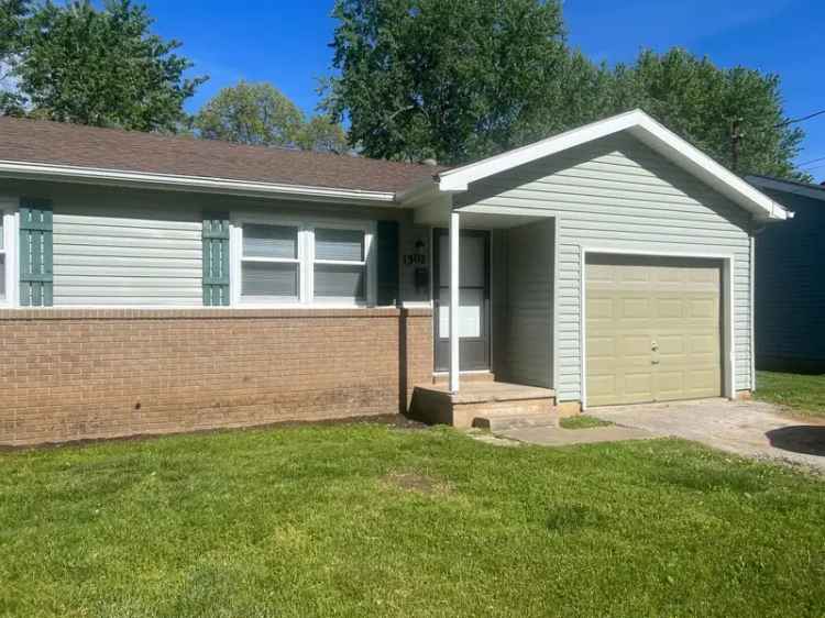 Rent 2 Bed Home in Southeast Springfield with Fresh Updates