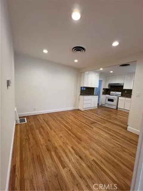 House For Sale in 6052, Beeman Avenue, Los Angeles, California