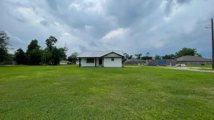 Rent Commercial Property in Moss Bluff with Spacious Layout for Business