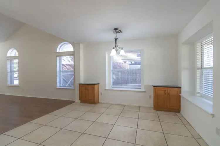 Rent Charming 3 Bedroom Home in Round Rock with Community Amenities