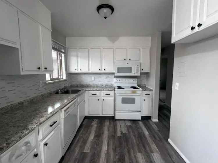 Rent Newly Renovated Apartment Unit Near North Nevada and I-25