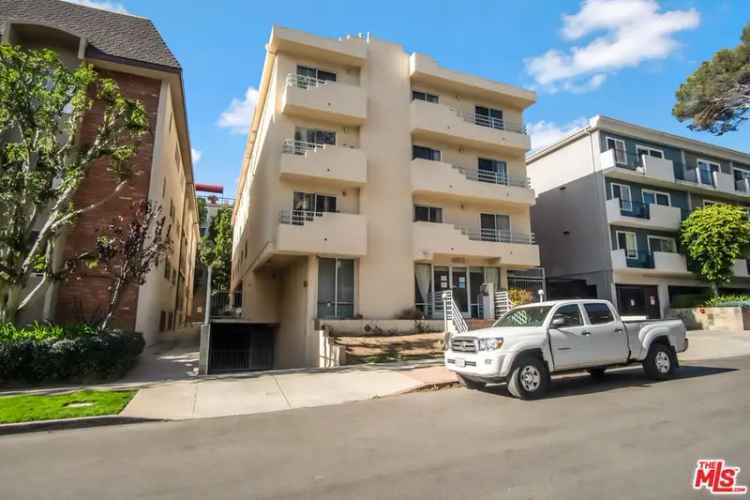 House For Sale in 423, Kelton Avenue, Los Angeles, California