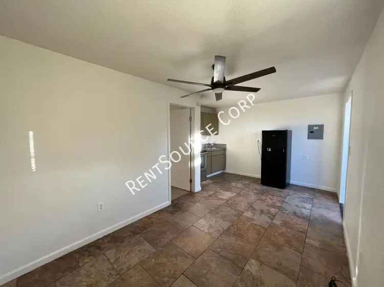 Rent Guest House in Palmdale with 1 Bedroom and 1 Bathroom