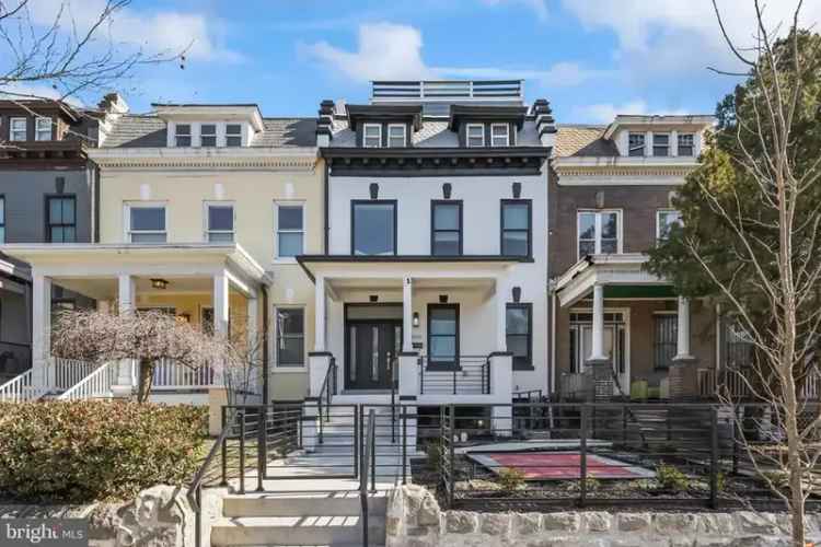 Luxury condo for rent in Columbia Heights with rooftop deck and stunning views