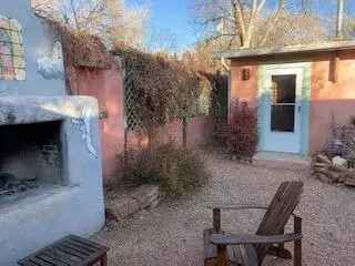 Rent Townhouse with Courtyard in Prime Location with Utilities Included