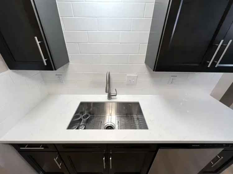 Rent Luxury Apartment Unit in South Salem with 2 Bedrooms and Air Conditioning