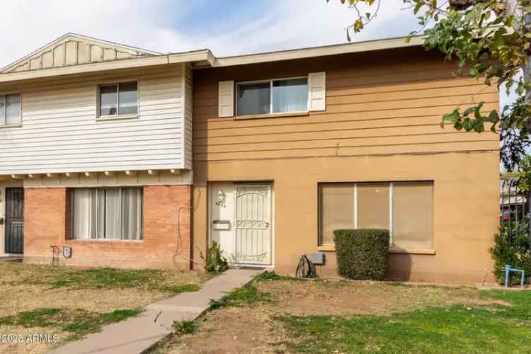 Buy Townhome in Glendale with Cozy Back Patio and Nearby Amenities