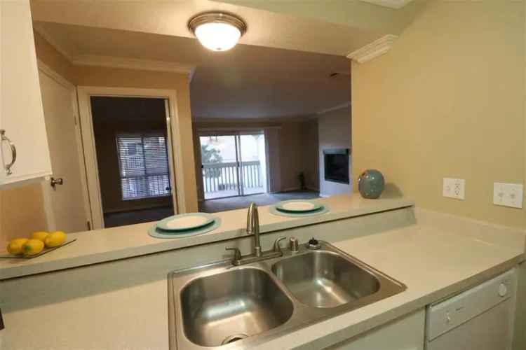 Rent Fullerton Apartment with Modern Amenities and Relaxing Environment