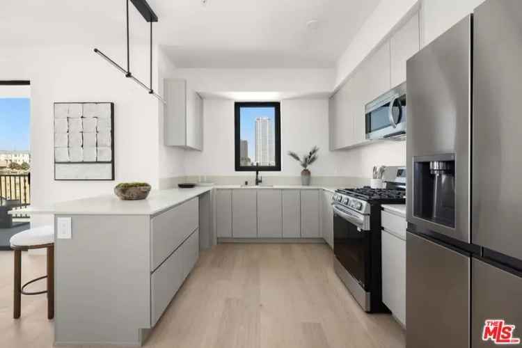 House For Sale in 904, South New Hampshire Avenue, Los Angeles, California