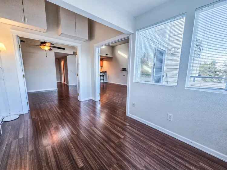 Rent Top-Floor 2 Bedroom 2 Bath Condo in Knollwood Community