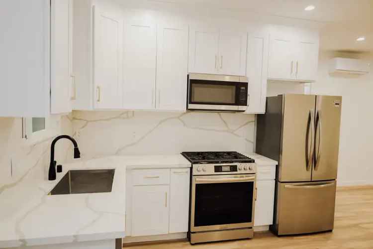 Rent New 3 Bed 2 Bath Units Near Grocery Stores and Train Station